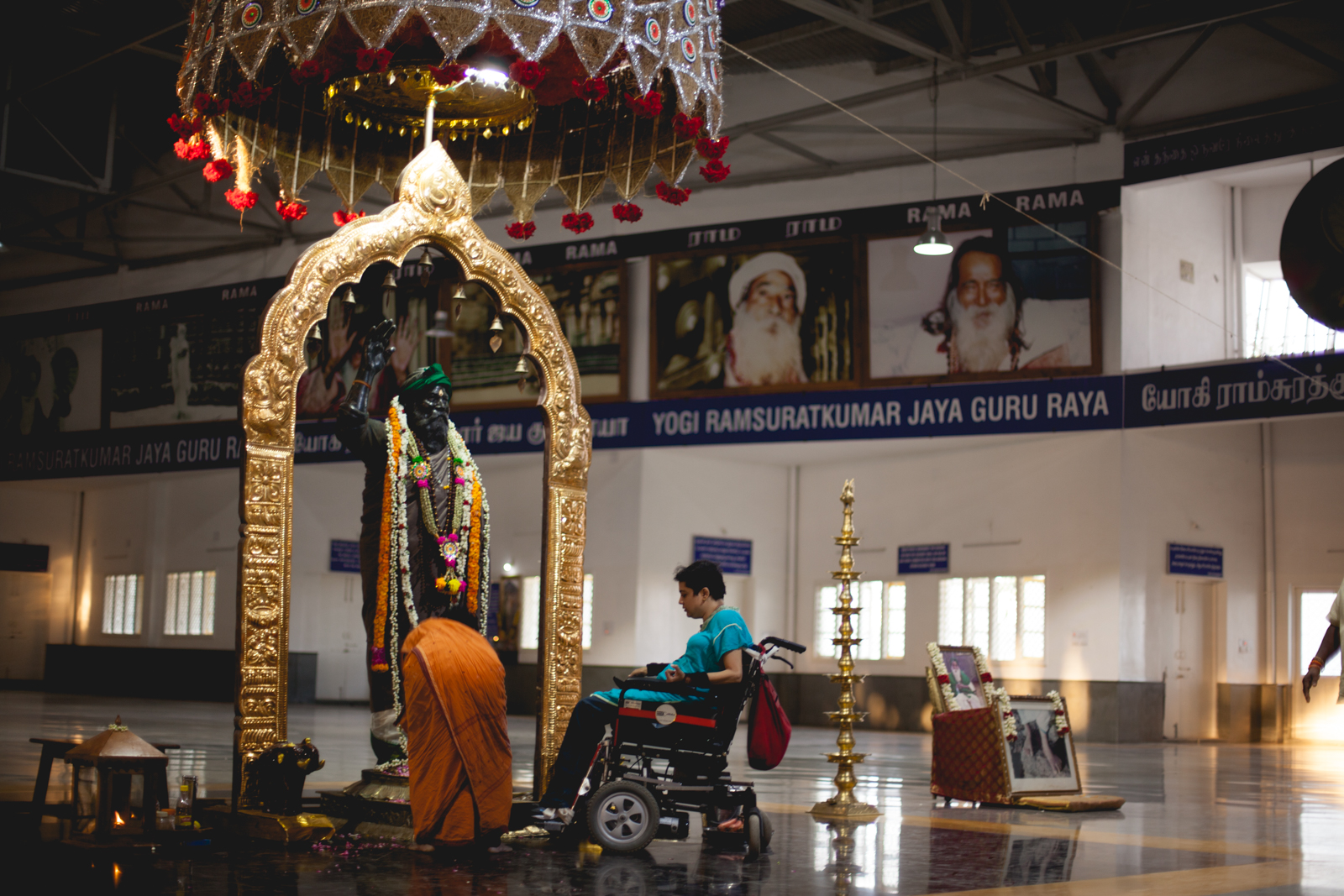Preethi making a flower offering at the feet of the statue of her guru Yogi Ramsuratkumar. 