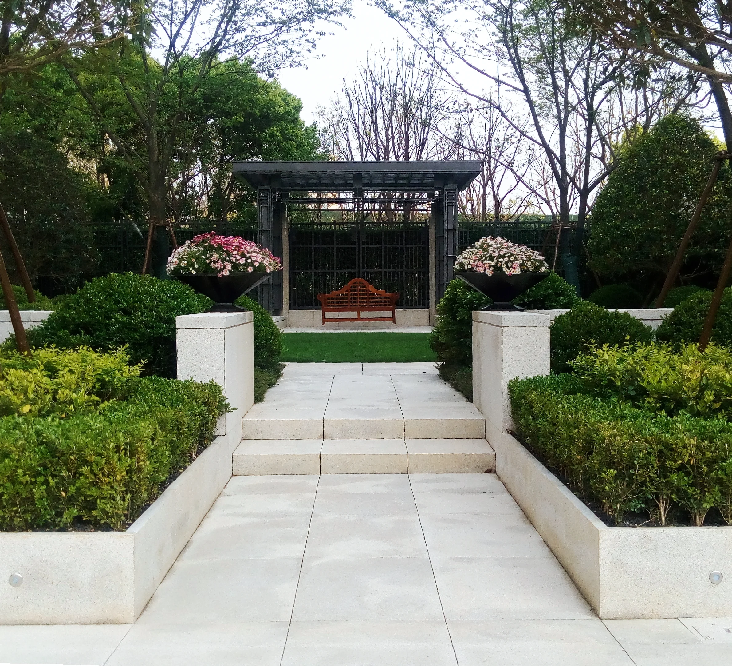 Grammercy Park trellis.JPG