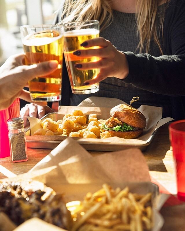 Is it happy hour yet?! Grab your friends and meet us for a burger and a beer downstairs at Whole Foods Market Wynnewood!

#suburbeats #eaterphilly #phillyeats #wynnewoodpa #suburbeats #burger #friedchicken #burgermania #burgerporn #burgerholic