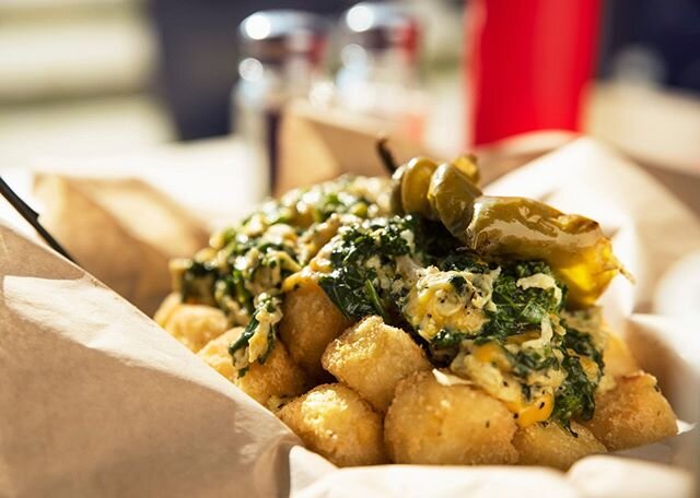 Can your breakfast get any better than this? Tots, cheesy scrambled eggs, greens, hot sauce and long hots.

#breakfast #breakfastideas #breakfastofchampions #breakfasttime  #brunch #brunchtime #brunchgoals #brunchlife #suburbeats