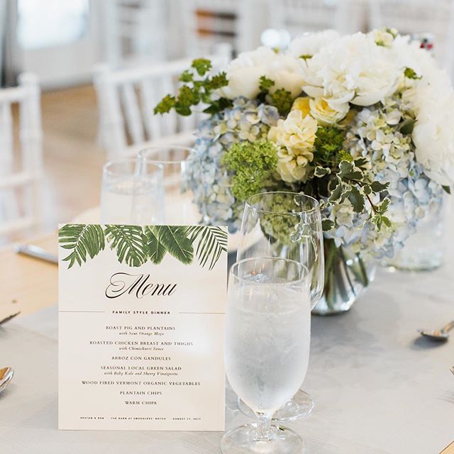 Pastel colors pop off of the elegant neutral palette of white washed and natural wood. Design @jaysonmunndesign Event @jaclynwatsonevents Image @ashleylargesse #vermontwedding #stowewedding