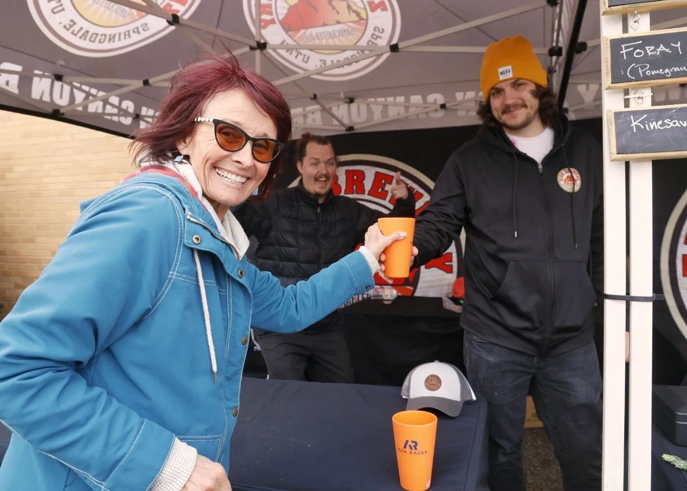 First @zionbrewery #beer of the Festival goes to @mamateenac of @t.a.s.utah. #cheers🍻 

#hurricanemtbfest #cerveza #hydration #mtbfestival #ridehurricane #southernutahmtb #mtb #cycling #electrolytes #bikefestival #Utah