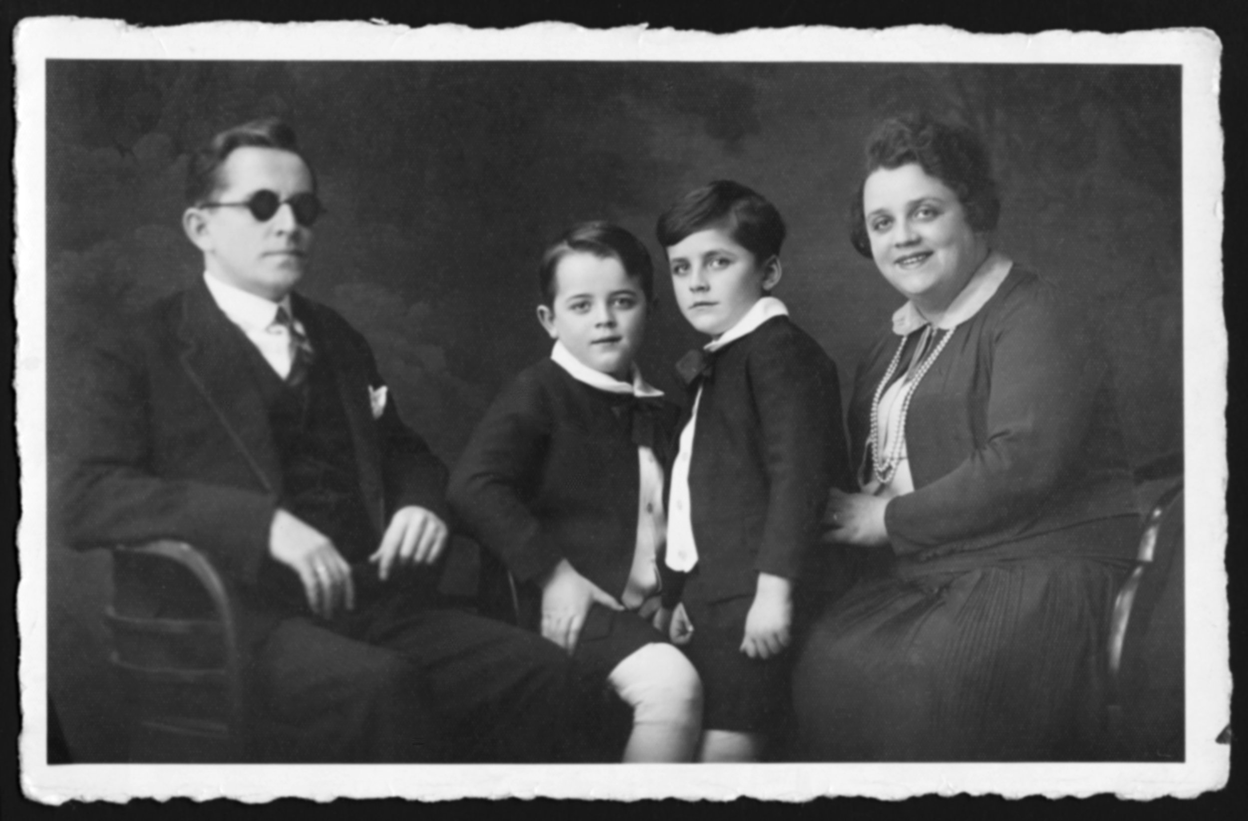 Jonathan Dean's great-grandfather David and family. 