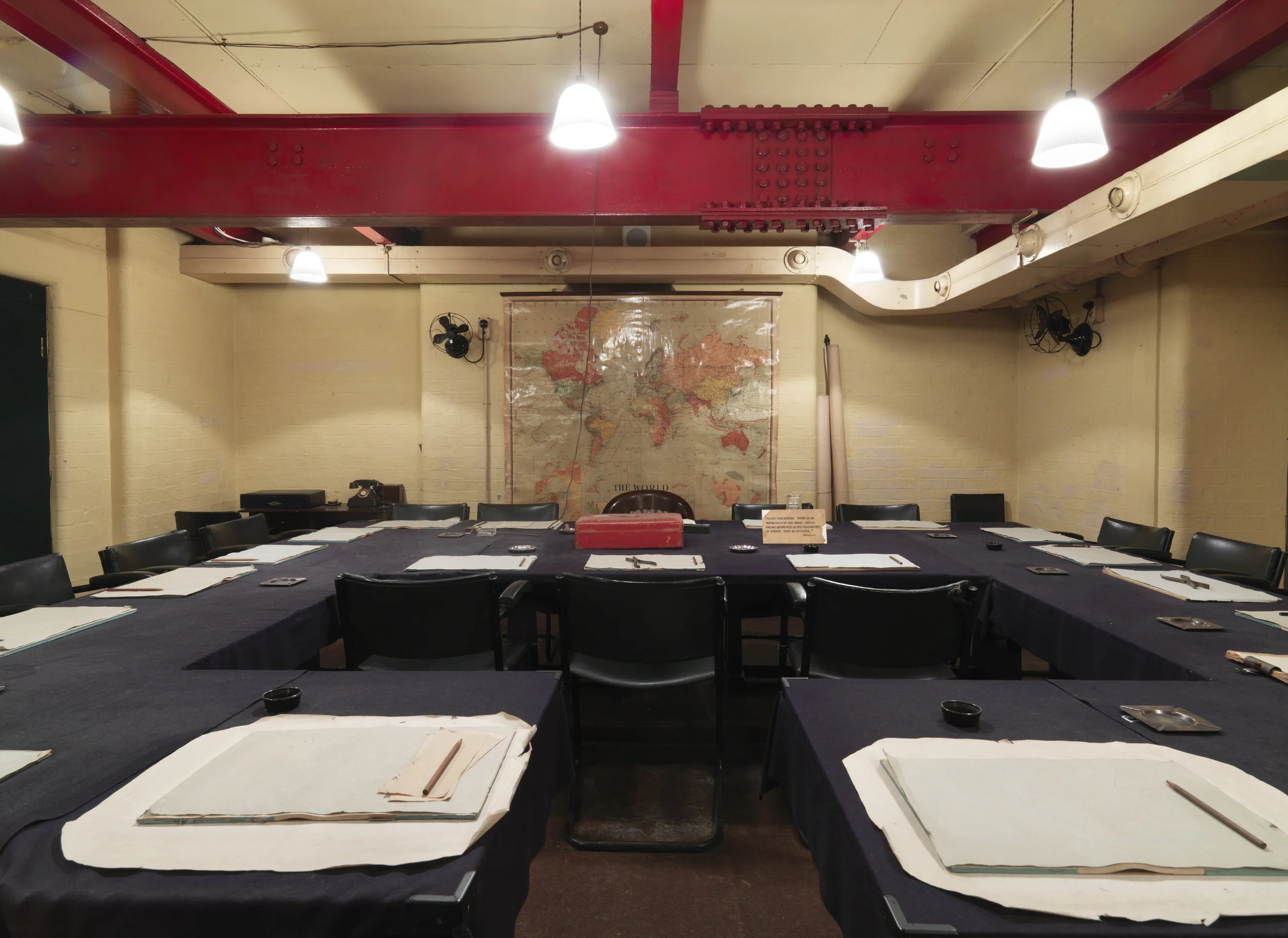 © IWM SITE CWR 588 Cabinet Room