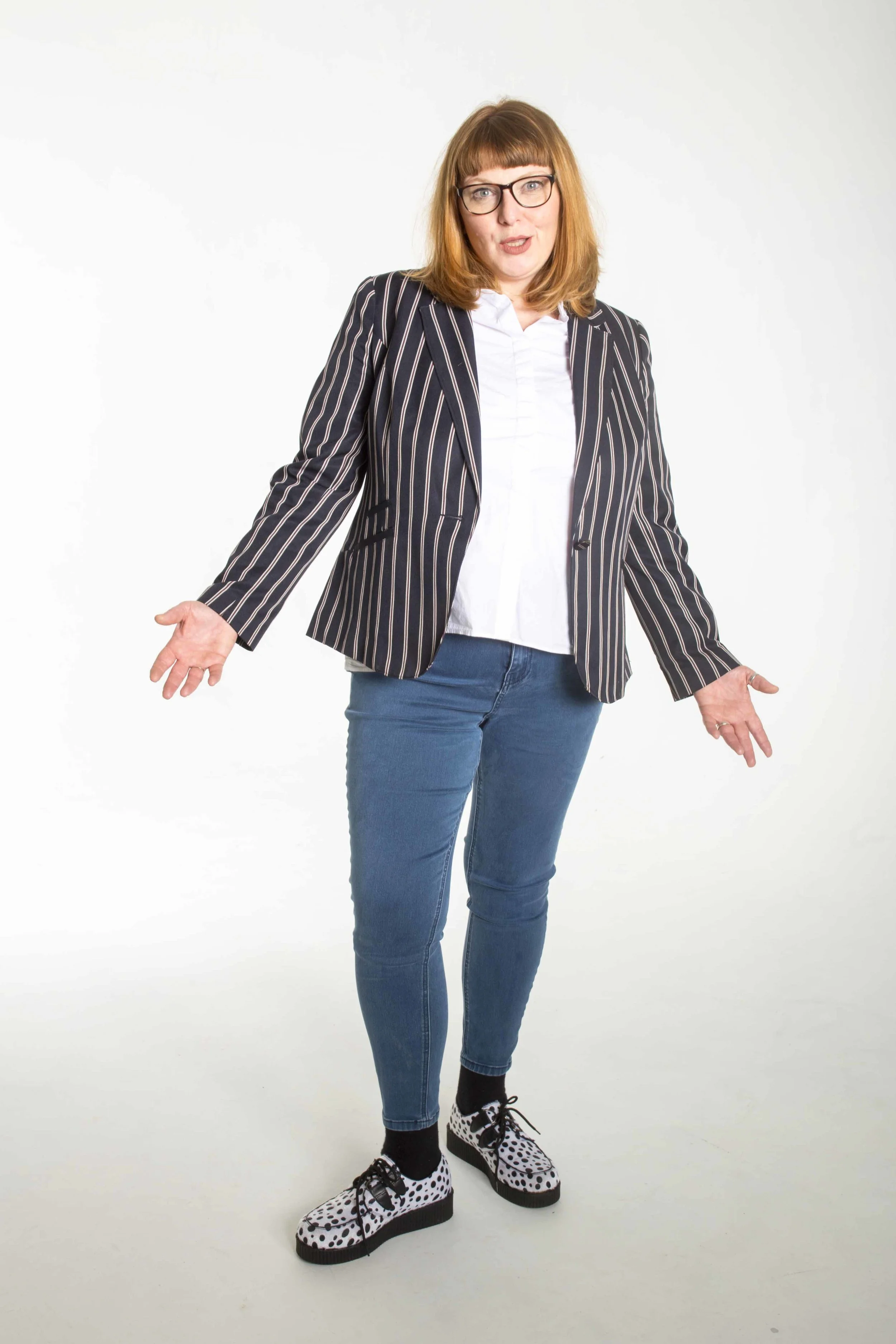 NINA GILLIGAN Award-winning comedian Nina Gilligan exploded on to the comedy scene in 2011and is now a regular on the UK circuit performing at clubs and venues all over the UK. She was a finalist in English Comedian of the Year 2016.