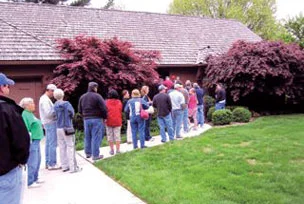 estate_sale_line.jpg