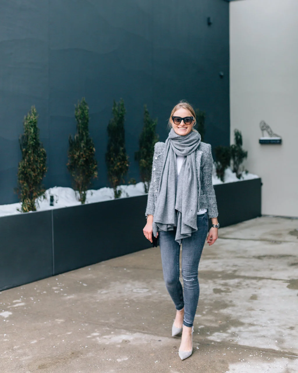 JuliaDags_StephanieTrotta-TheGirlGuide.jpg