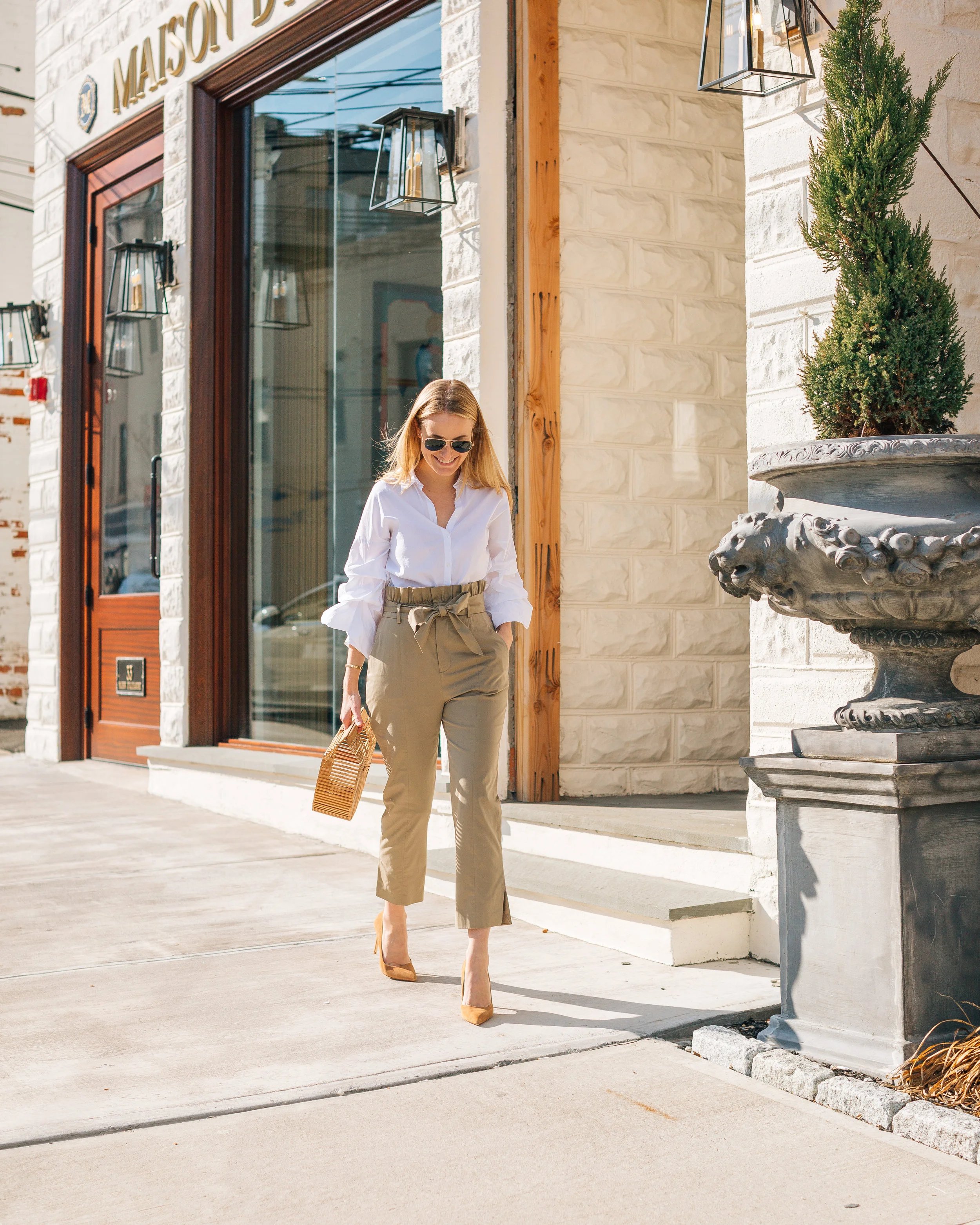 STEPHANIETROTTA-THEGIRLGUIDE.jpg