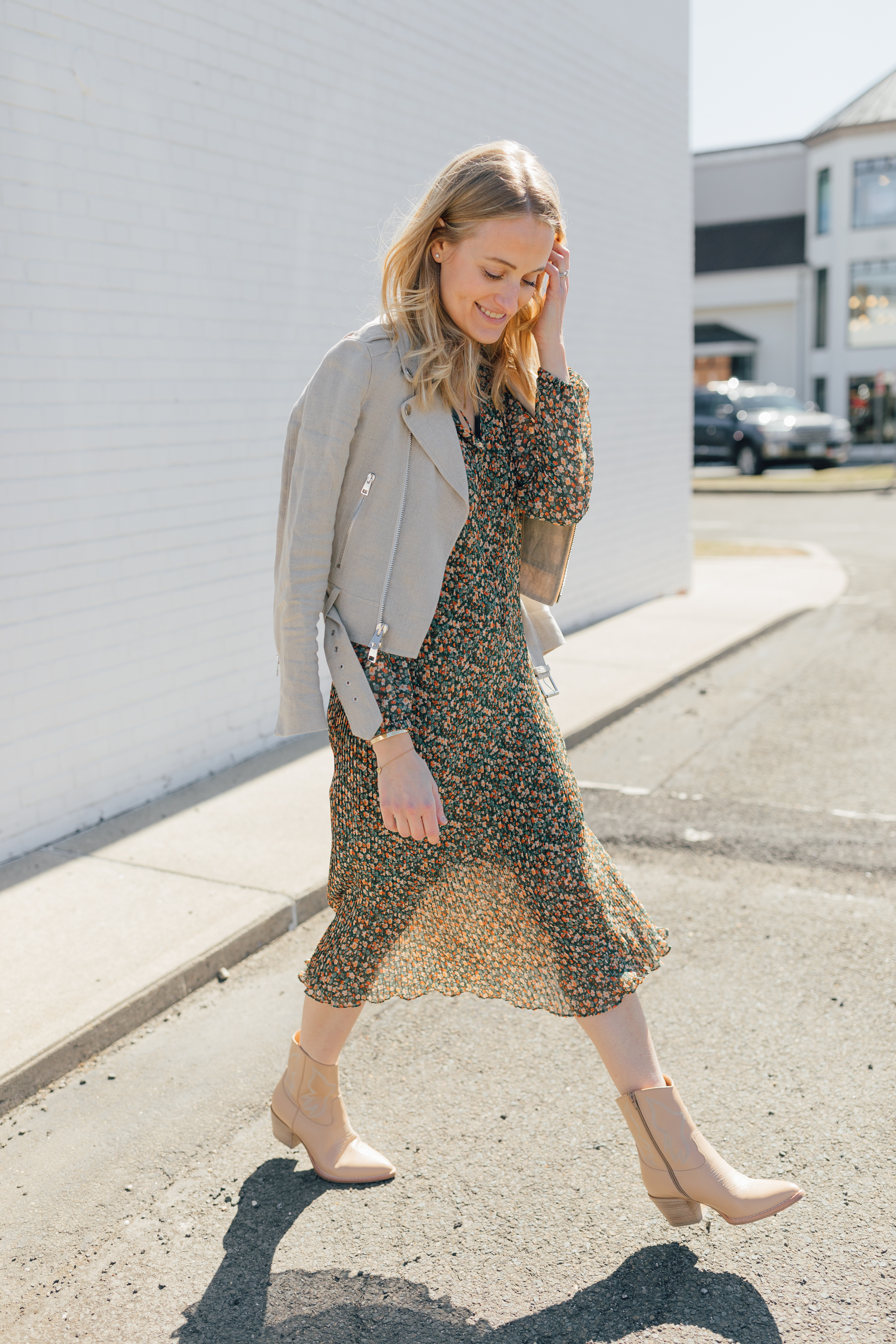 Cindy Trotta // The GirlGuide // How to style florals for  Spring