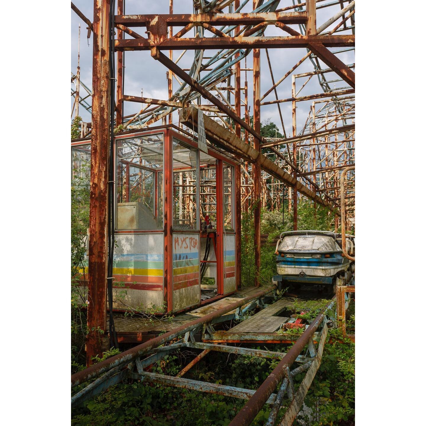 Rollercoaster, Italy
.
#urbex #abandoned #urbanexploration #realgoodmag #oftheafternoon #yetmagazine #imaginarymagnitude #abandonedplaces #somewheremag #theheavycollective #documentingspace #rundownmagazine #urbexphotography  #streetphotography #lost