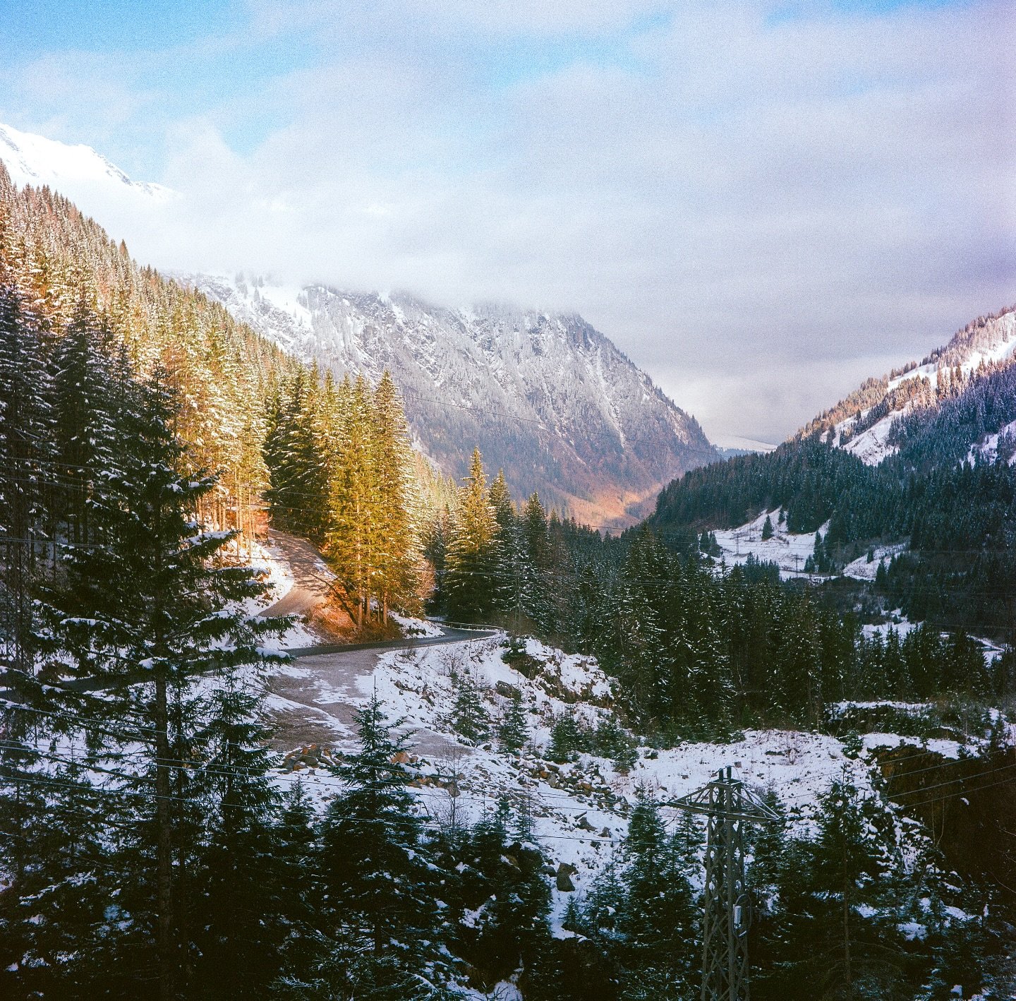 Somewhere in the Austrian Alps ❄️ 
Minolta Autocord + Ektar 100
.
#120mm #infilmwetrust #analogphotography #filmphotography #analogfilm #thefilmrenaissance #moderndayanalogue #filmisnotdead #thefilmstead #restorefrombackup #negativemag #naturefilmed 