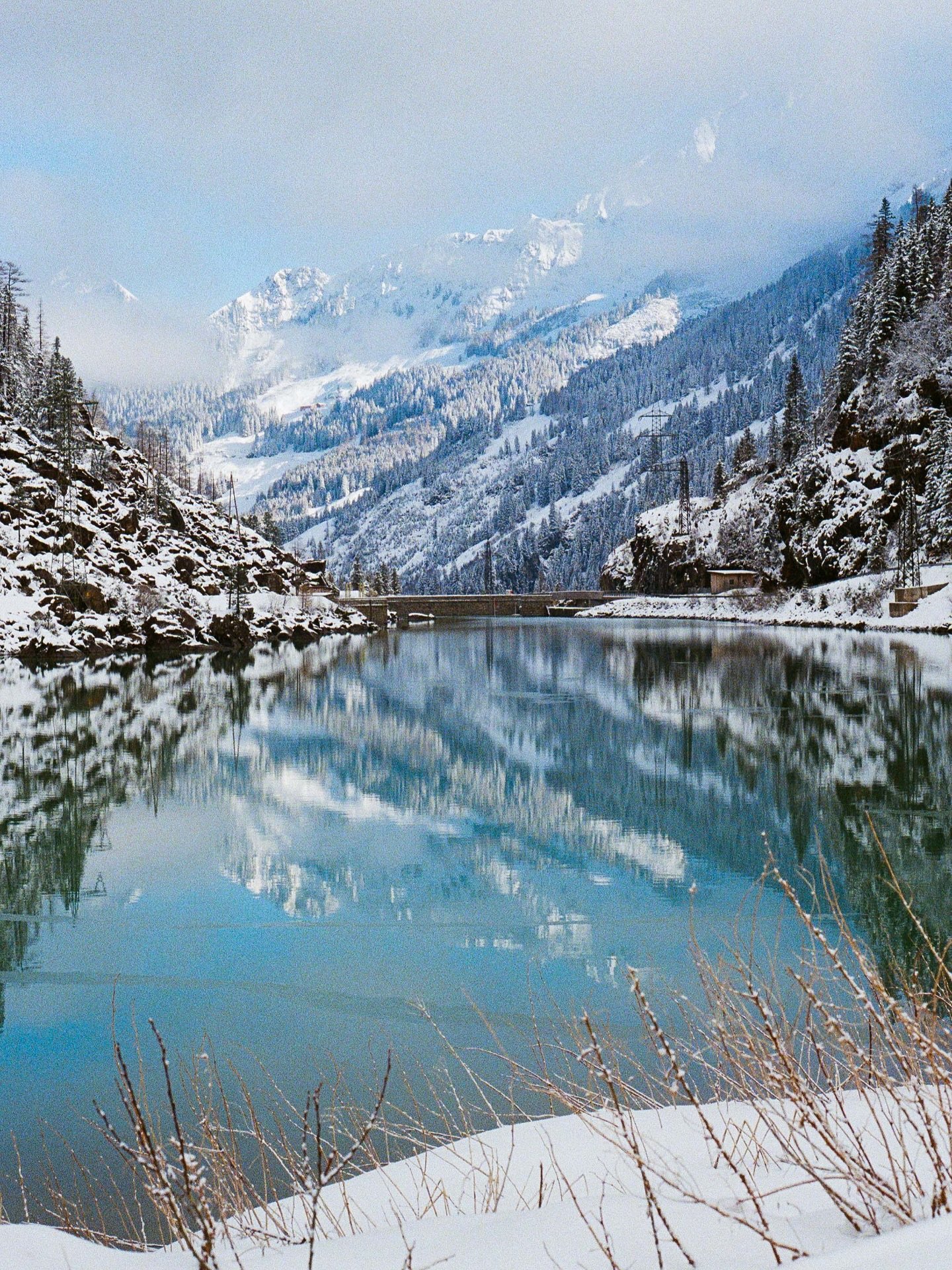 Enzingerboden, Austria ❄️
.
#35mm #infilmwetrust #analogphotography #filmphotography #analogfilm #thefilmrenaissance #moderndayanalogue #filmisnotdead #thefilmstead #restorefrombackup #negativemag #naturefilmed #madewithkodak #solarcollective #shootf