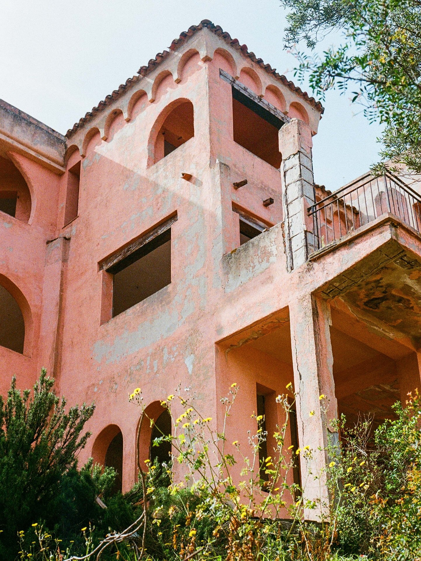 An abandoned resort oasis on the island of Sardinia 🏝️
.
#35mm #infilmwetrust #analogphotography #filmphotography #analogfilm #thefilmrenaissance #moderndayanalogue #filmisnotdead #thefilmstead #restorefrombackup #negativemag #naturefilmed #madewith