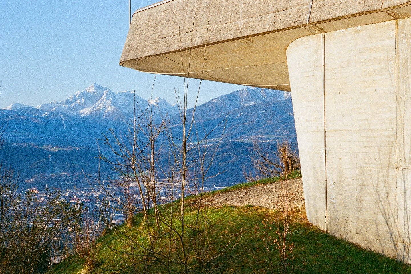 Looking down toward Innsbruck from the top of the Hungerburgbahn ✨
.
#35mm #infilmwetrust #analogphotography #filmphotography #analogfilm #thefilmrenaissance #moderndayanalogue #filmisnotdead #thefilmstead #restorefrombackup #negativemag #naturefilme