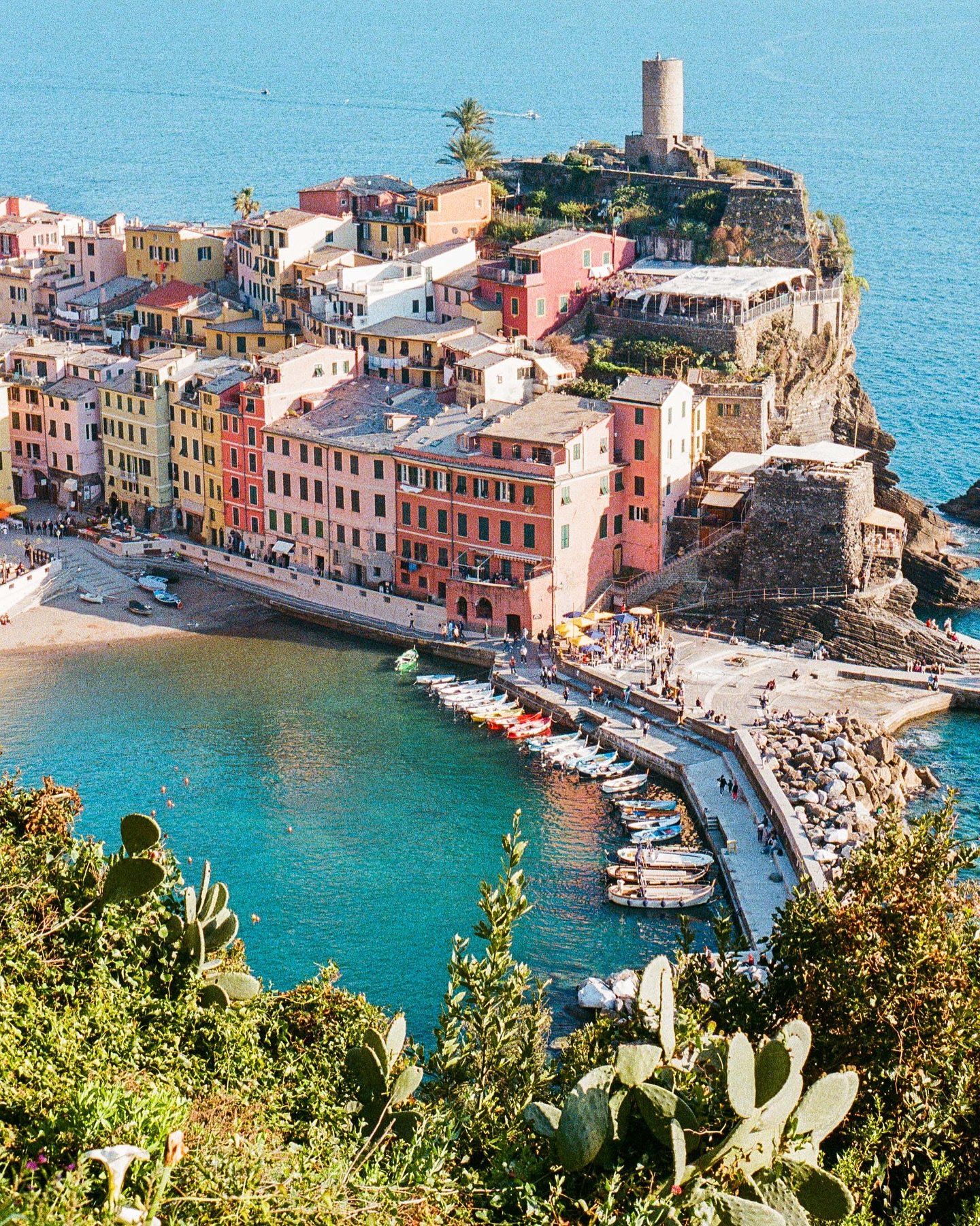 Vernazza, Cinque Terre ✨
Ultramax 400
#35mm #infilmwetrust #analogphotography #filmphotography #analogfilm #thefilmrenaissance #moderndayanalogue #filmisnotdead #thefilmstead #restorefrombackup #negativemag #naturefilmed #madewithkodak #solarcollecti