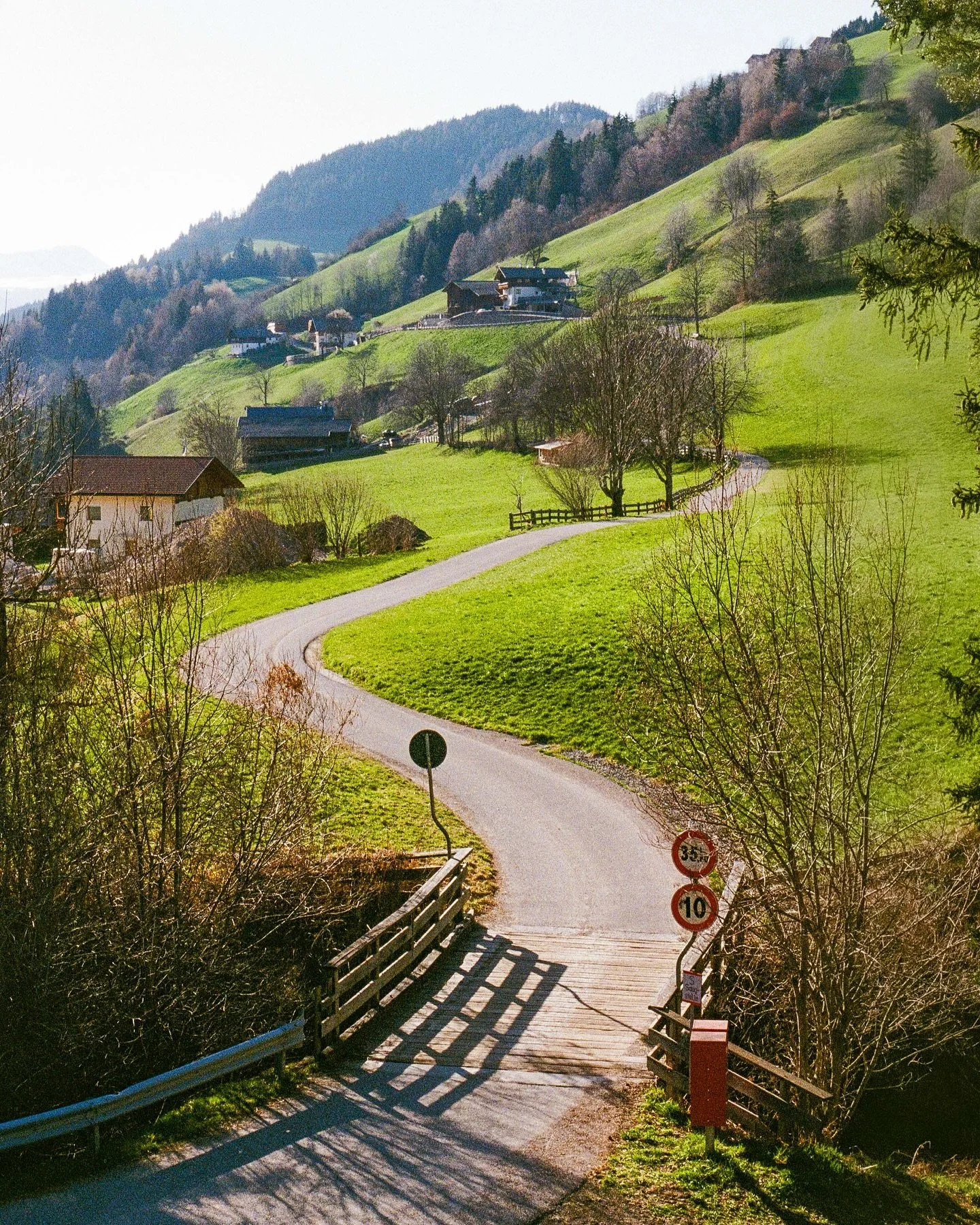 Santa Magdalena, Val di Funes
Ultramax 400 🎞️
✨✨✨
#35mm #infilmwetrust #analogphotography #filmphotography #analogfilm #thefilmrenaissance #moderndayanalogue #filmisnotdead #thefilmstead #restorefrombackup #negativemag #naturefilmed #madewithkodak #