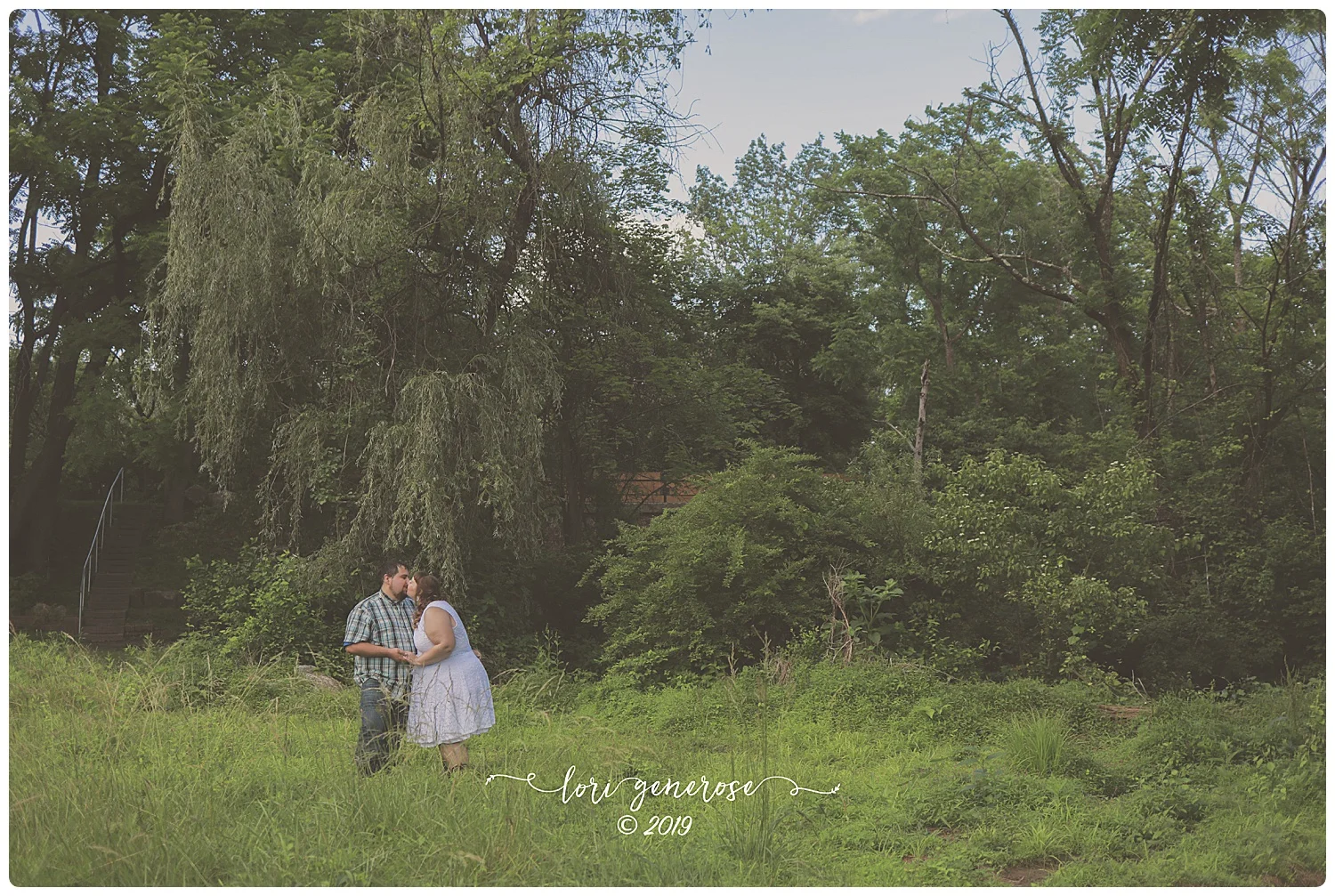 lgphotographylorigeneroselockridgeparkalburtispaengagementsessionlehighvalleyweddingphotographer.jpg