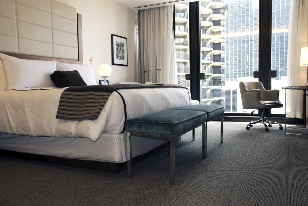 chicagohotelrmsmall.jpg