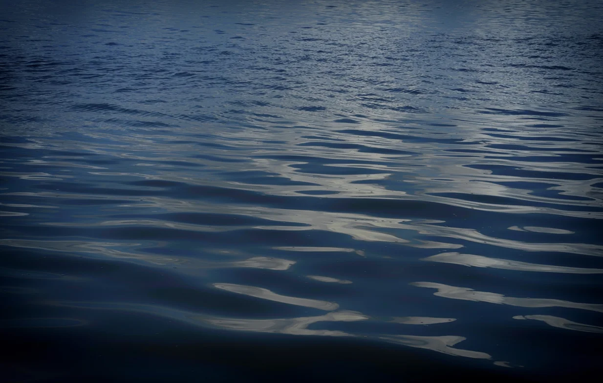 Dark blue water - Cumberland Sound