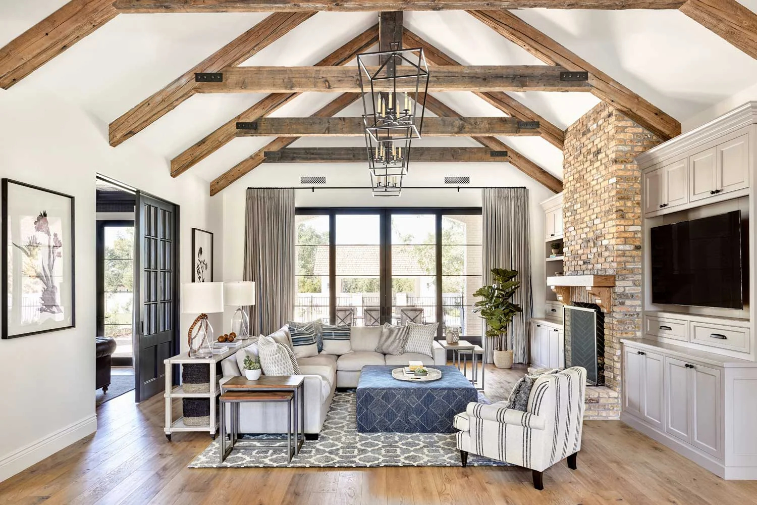 arcadia-new-ranch-home-vintage-materials-fixtures-03-fireplace-entertaining-ideas.jpg