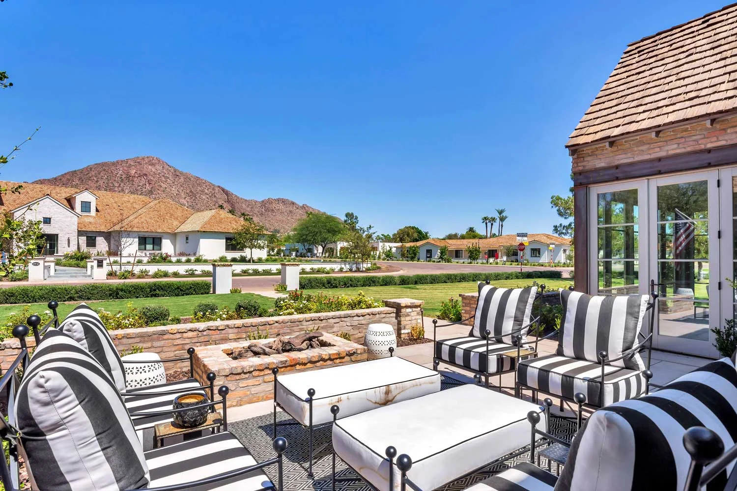 Stately-Arcadia-Two-Story-02-camelback-mountain-patio-furniture.jpg