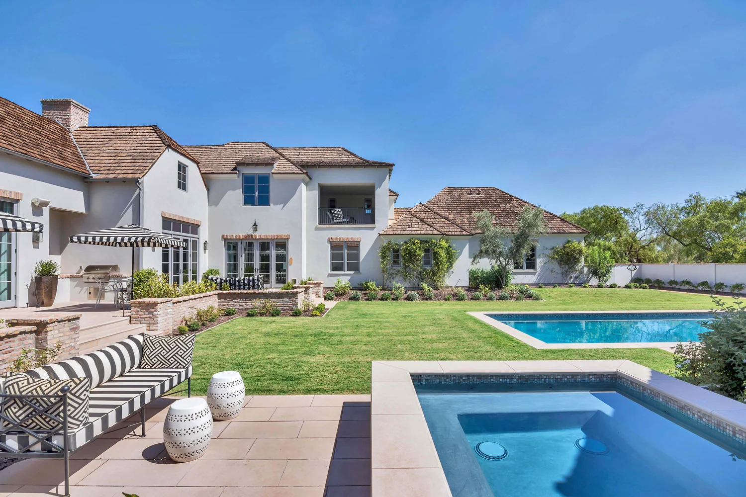 Stately-Arcadia-Two-Story-16-hot-tub-pool-ideas.jpg