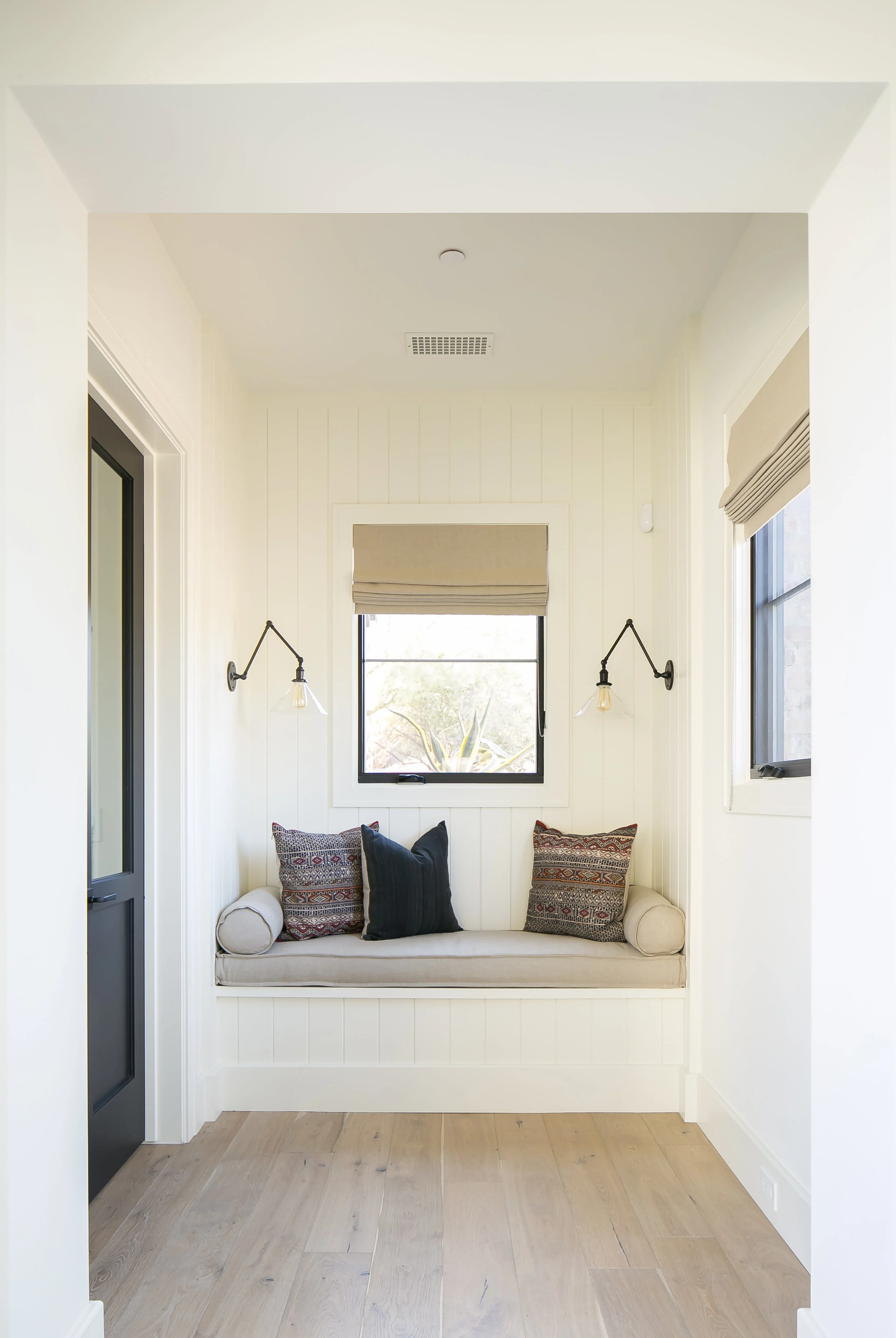 Modern-Ranch-Home-Pinnacle-Peak-Arizona-built-in-window-bench .JPG