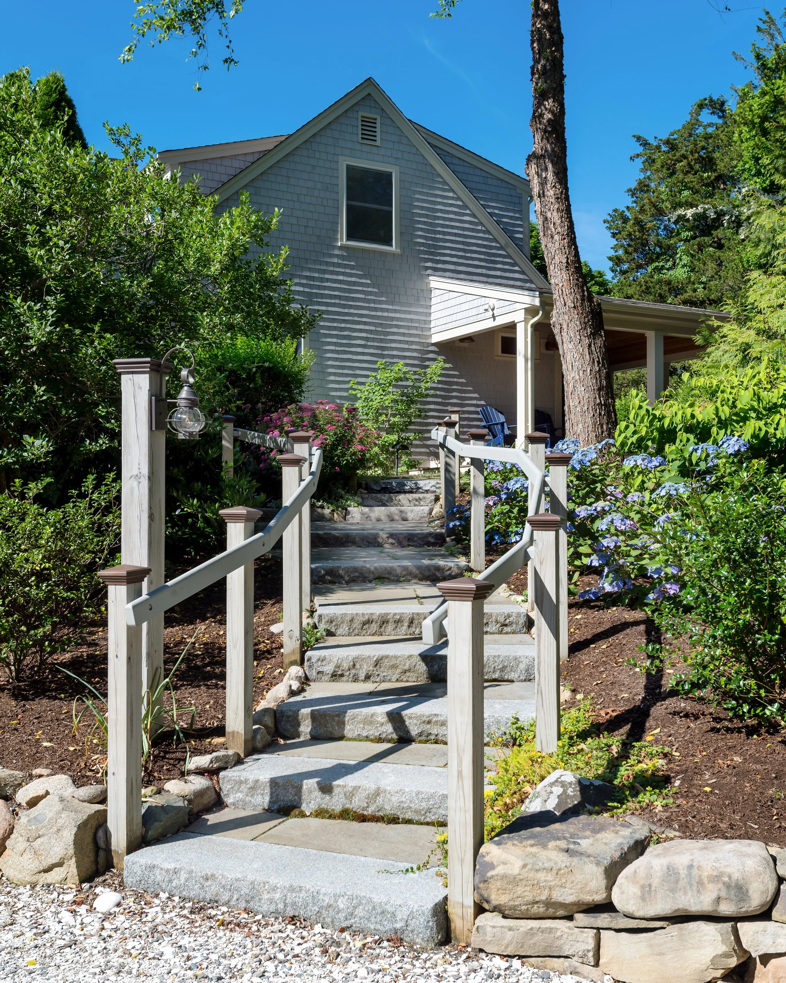 2023_Pinsky_Orleans_02_EX_stone stairs_Metropolitan.jpg