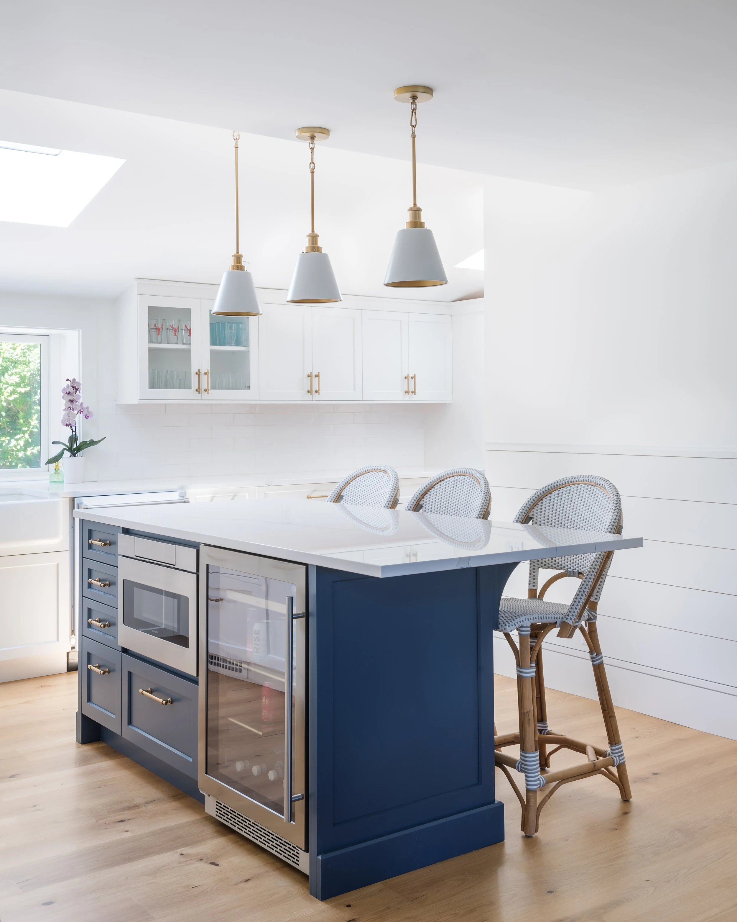 2023_Pinsky_Orleans_20_IN_kitchen island_Metropolitan.jpg