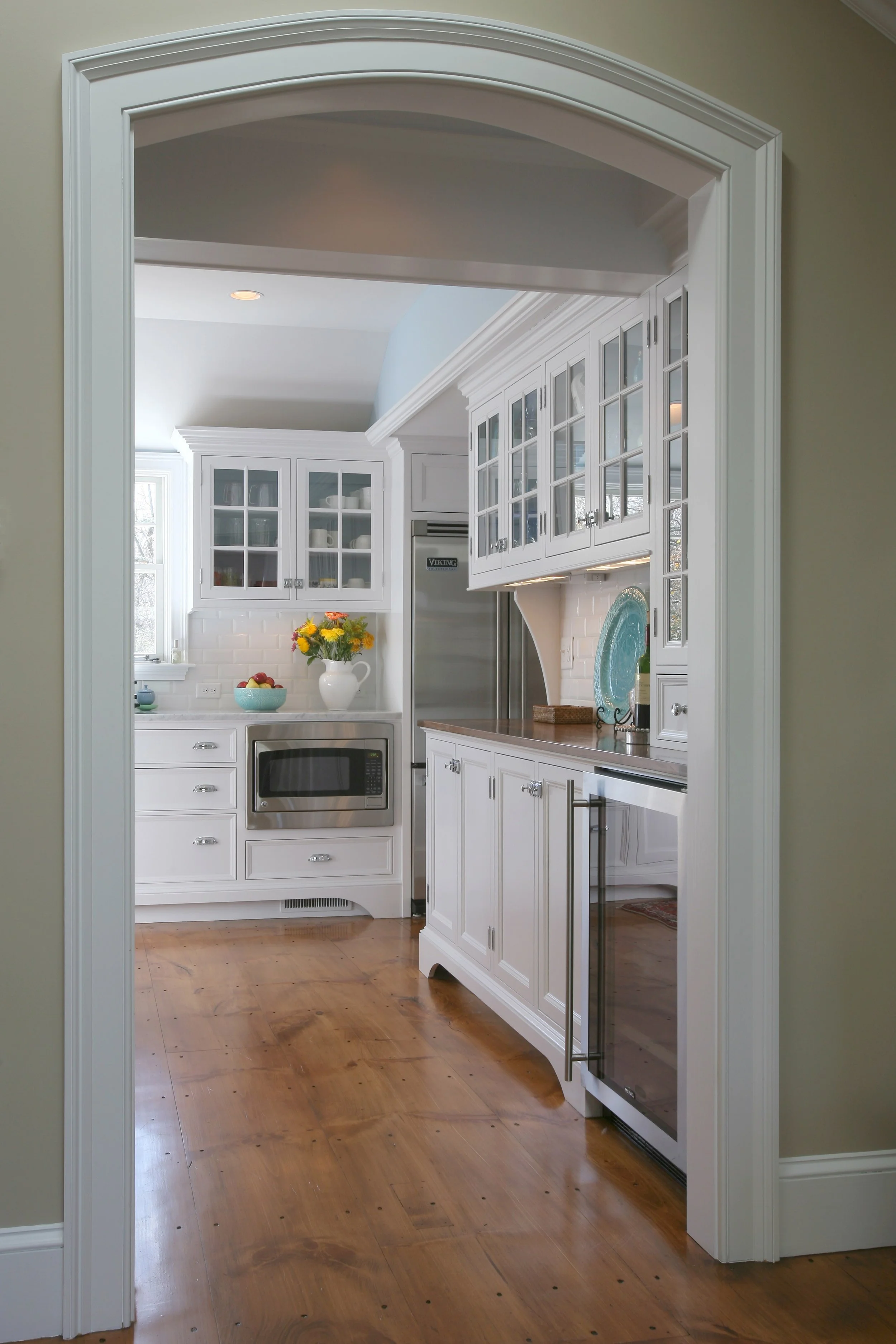 2008_Benz_Orleans_07_IN_kitchen entry arch_Sweeney.jpg