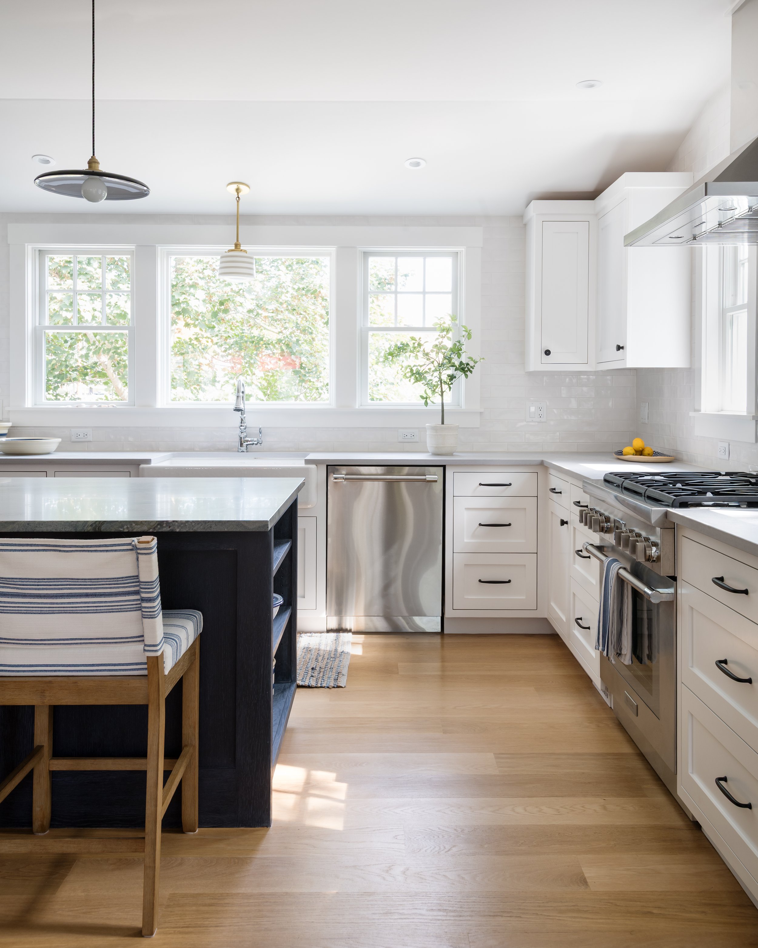 2024_Croke_Orleans_30_IN_kitchen_Metropolitan.jpg