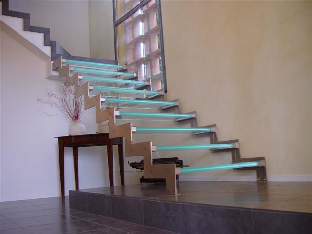 glass-staircase-with-LEDs.jpg