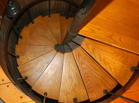 wooden-residential-spiral-staircase-design.jpg