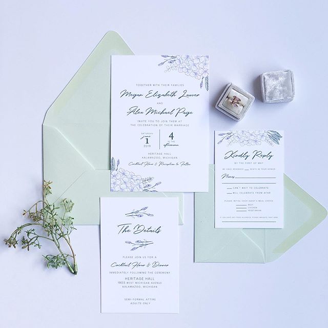 Megan + Alex celebrated their wedding this past weekend. I loved this refreshing, clean design for their stationery.  And these pistachio envelopes 😍 #newlyweds #customweddingstationery #custominvites #miweddings #juneweddings #vows #sofreshandsocle