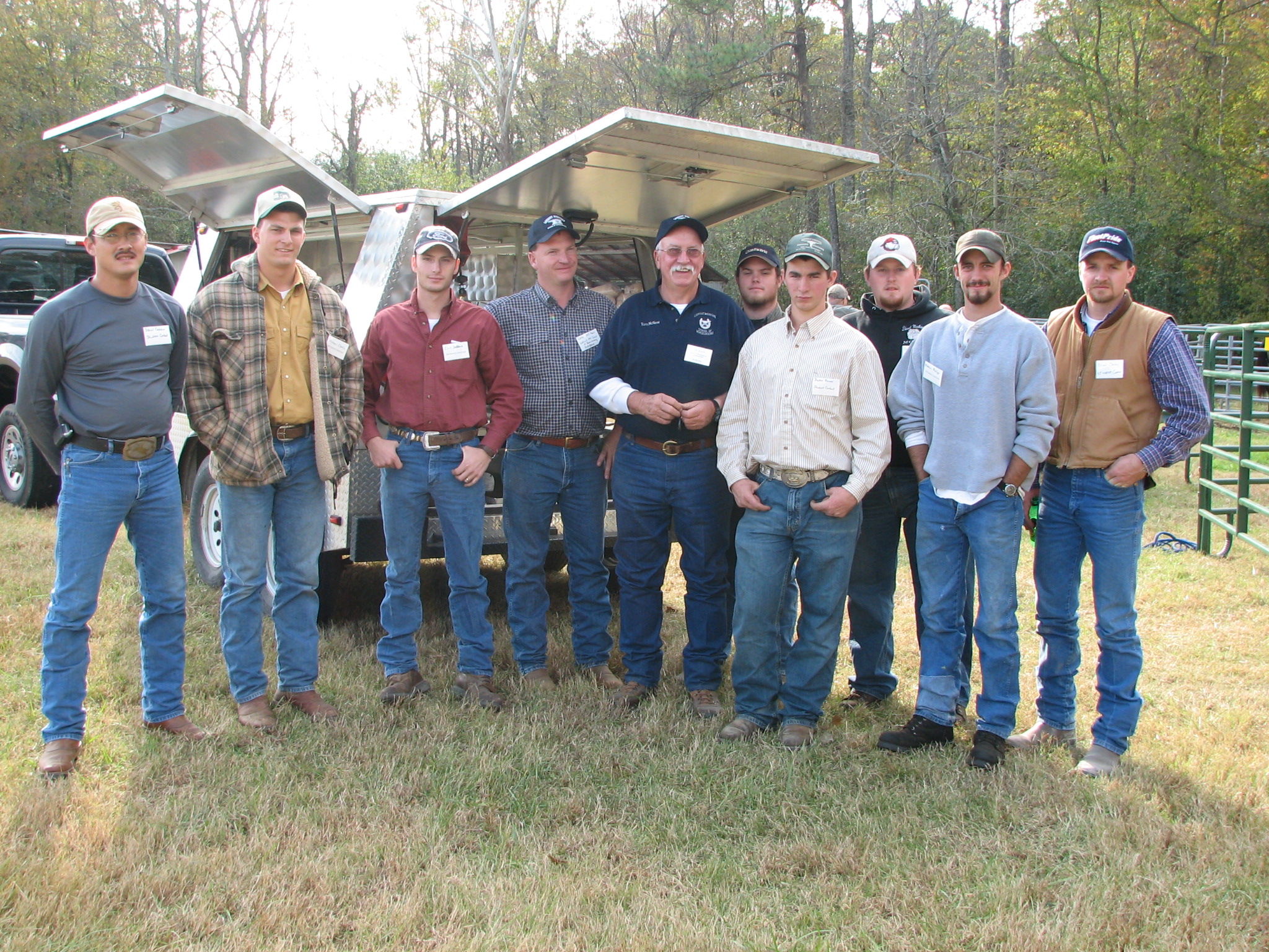 Tom McNew at center in blue. Farrier Student Contest 2006