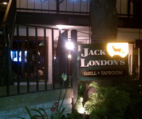JACK LONDON'S INCOLN BETWEEN 5TH & 6TH (831) 624-2336 • WEBSITE Jack London's Neighborhood Pub + Grill is a local tradition for food and drink for over 30 years. Have dinner or an appetizer before or after The Show. Watch the game in comfort. Enjoy live music every Friday night.
