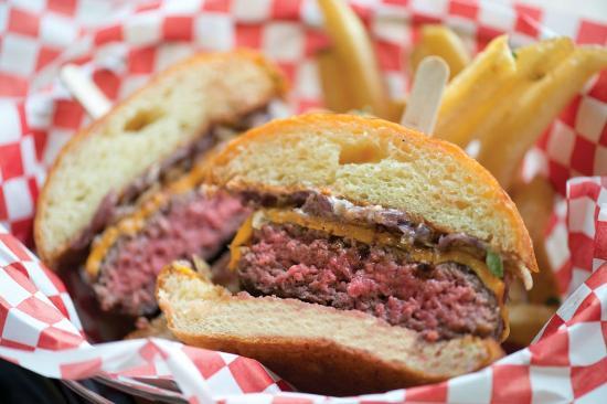 400° GOURMET BURGERS CORNER OF MISSION AND SEVENTH STREET (831) 244-0040 • WEBSITE Located in Carmel Plaza on the corner of Mission and Seventh Street. 400° selections feature signature house-blended beef patties, locally sourced produce, house-made ingredients.