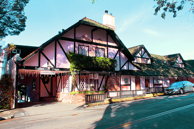 Hofsas Housse San Carlos between 3rd & 4th (831) 624-2745 • (800) 221-2548 • website Casual European elegance with the warmth of family hospitality, a boutique family-owned inn with 37 uniquely decorated, spacious rooms, many with ocean views in the village of Carmel.