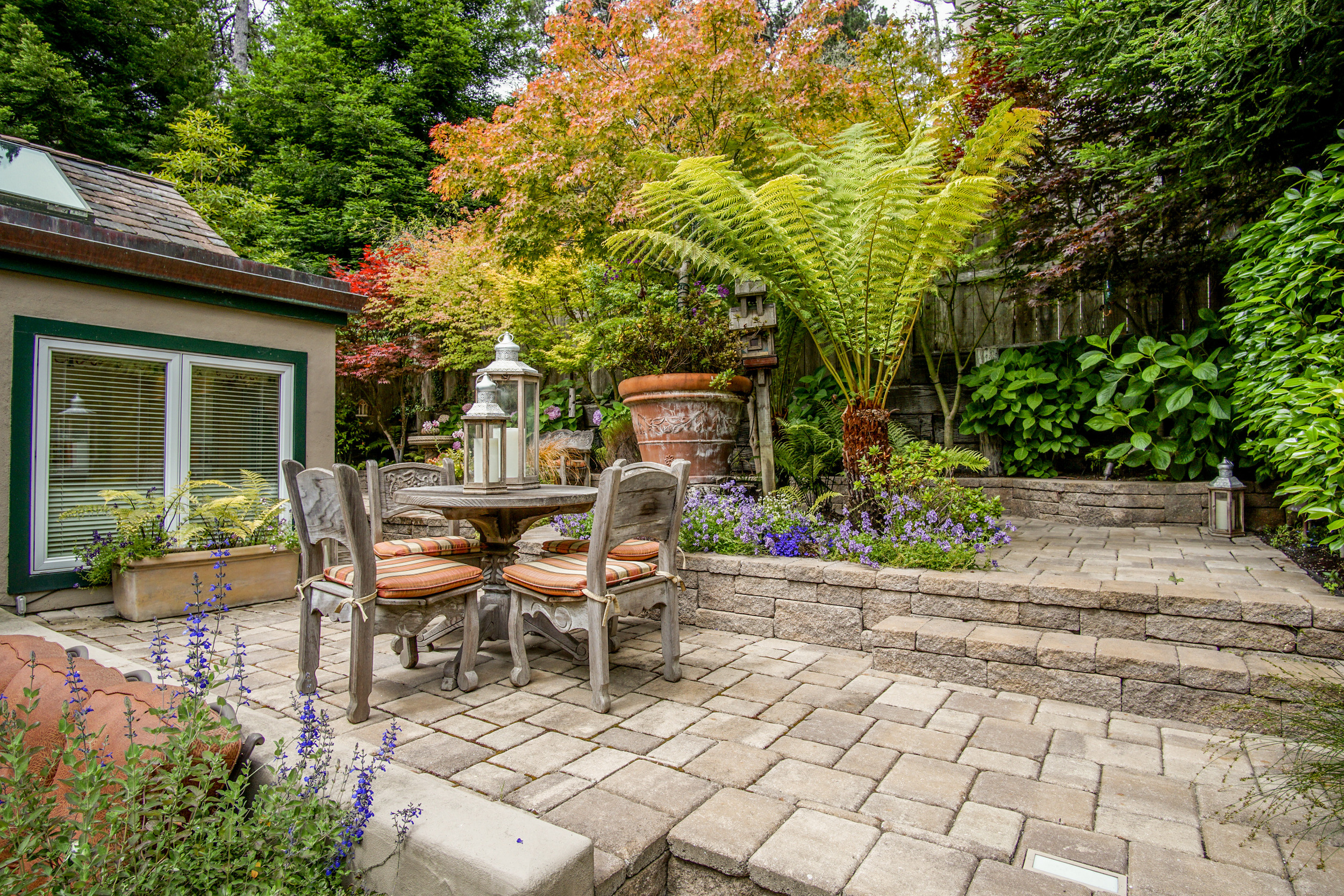 Torres11th-ext-backyard02.jpg
