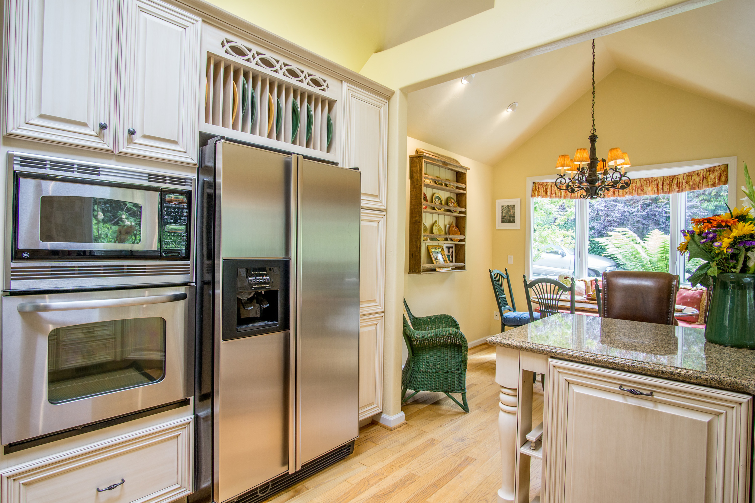 Torres11th-int-kitchen2.jpg