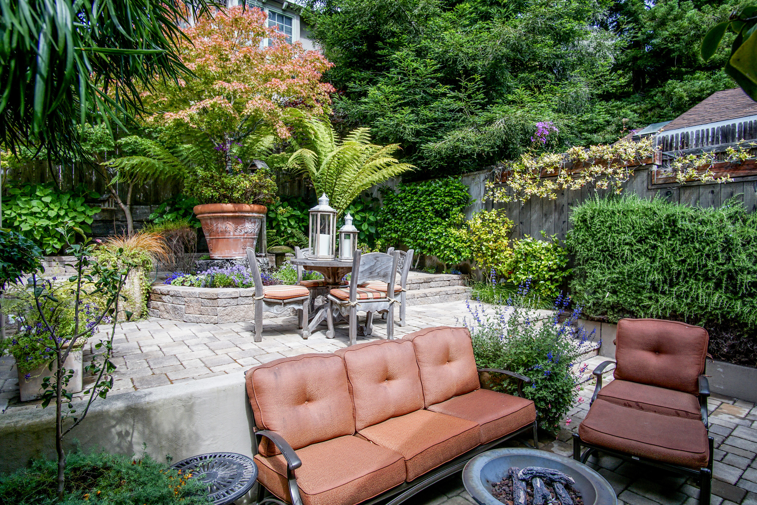 Torres11th-ext-backyard01.jpg