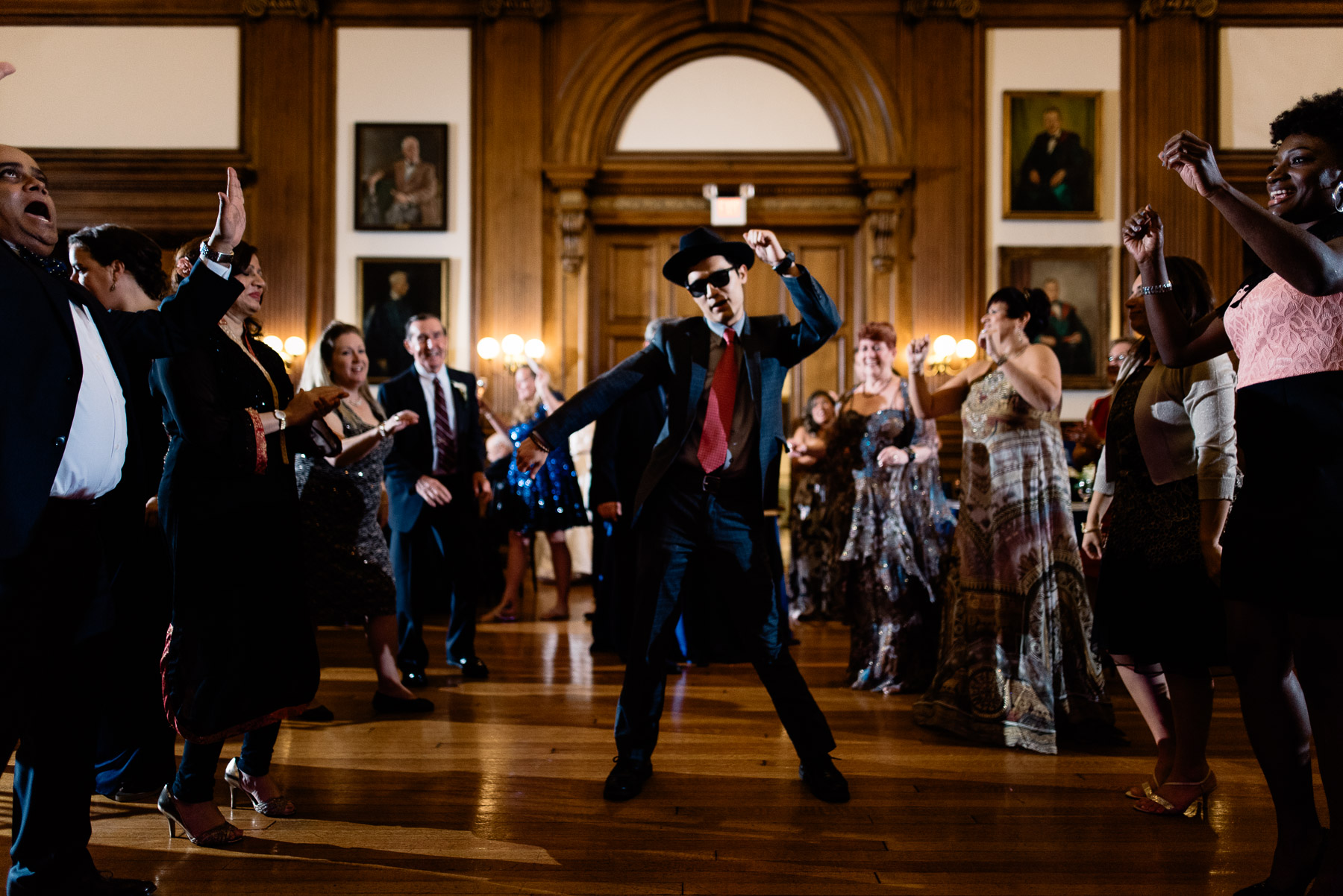 college-physicians-wedding-33.jpg