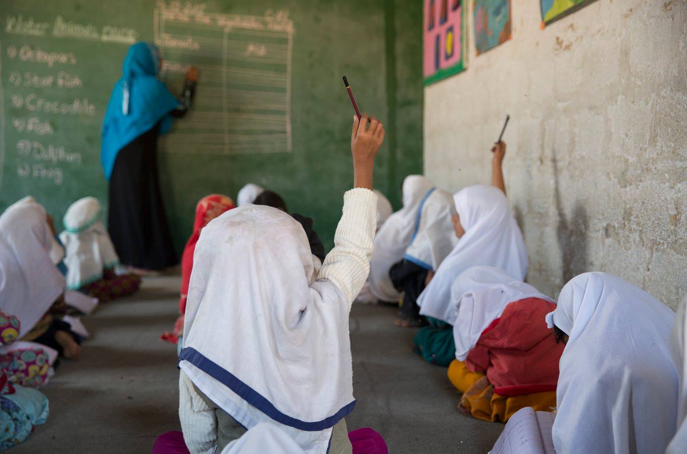 Students at the Kachra Kundi School in Karachi, Pakistan. © Kelly Wenzel for Photographers Without Borders