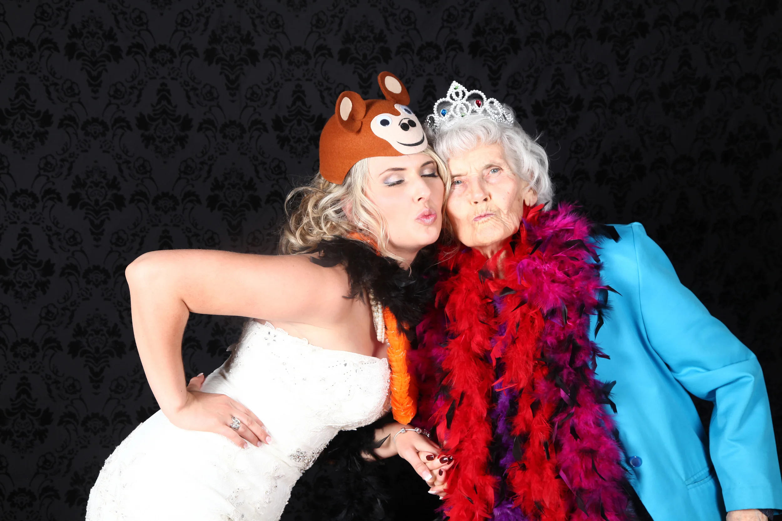 143-(t&b-photobooth).jpg