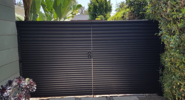 Modern+Double+Swing+Driveway+Gate+-+LA,+Ca+90292.jpg