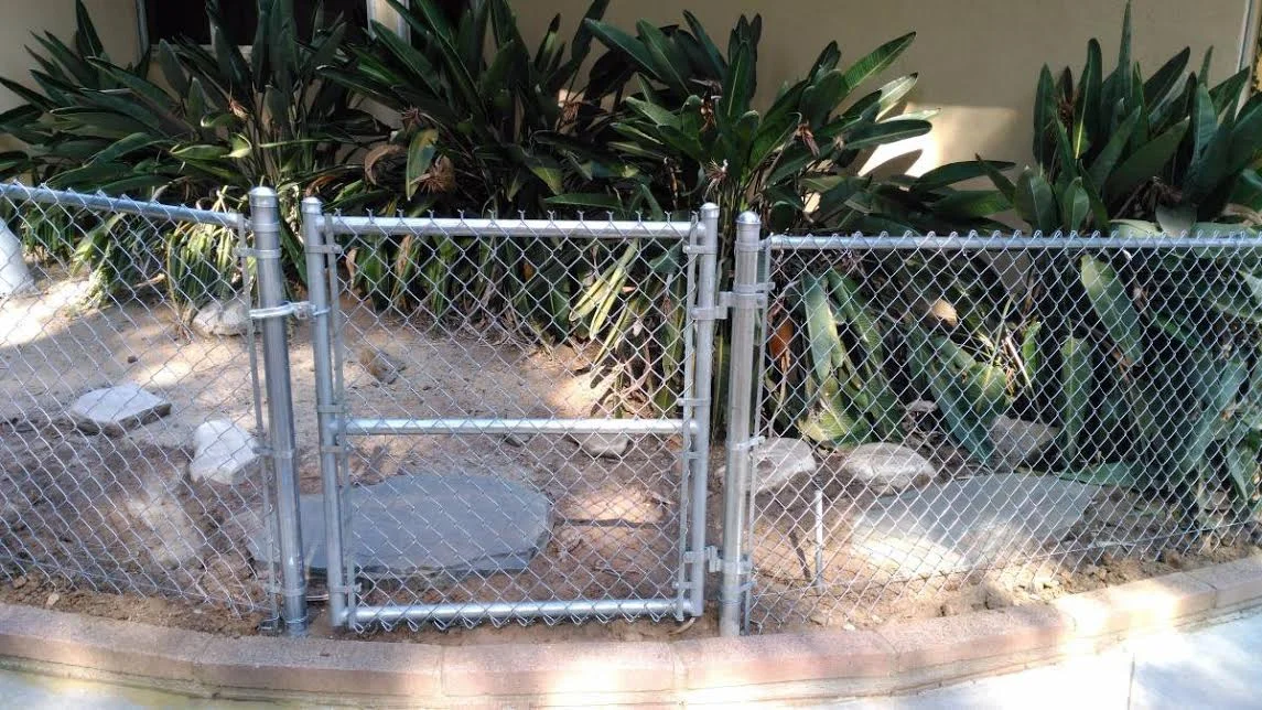 Chain link fence - Los Angeles.jpg