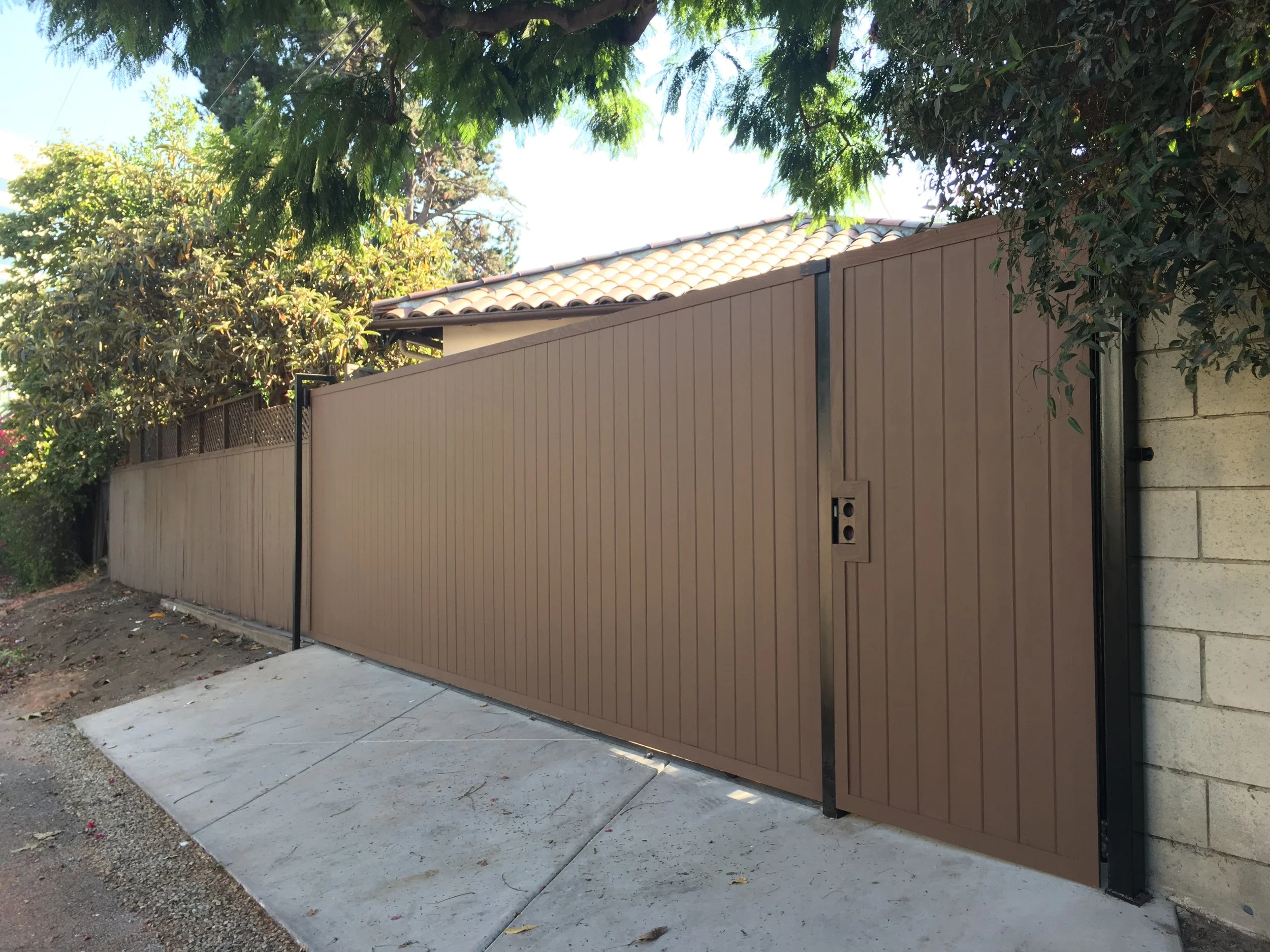 Automatic Gates vs. Manual Gates: Which Option Is Right for You?