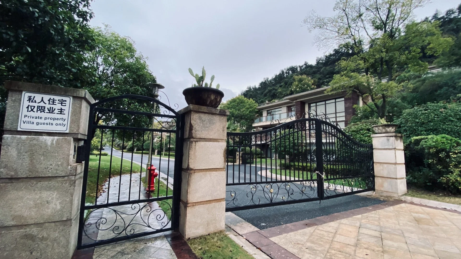 Custom Fence, Wooden Fences, Driveway Gates, Los Angeles — Harwell