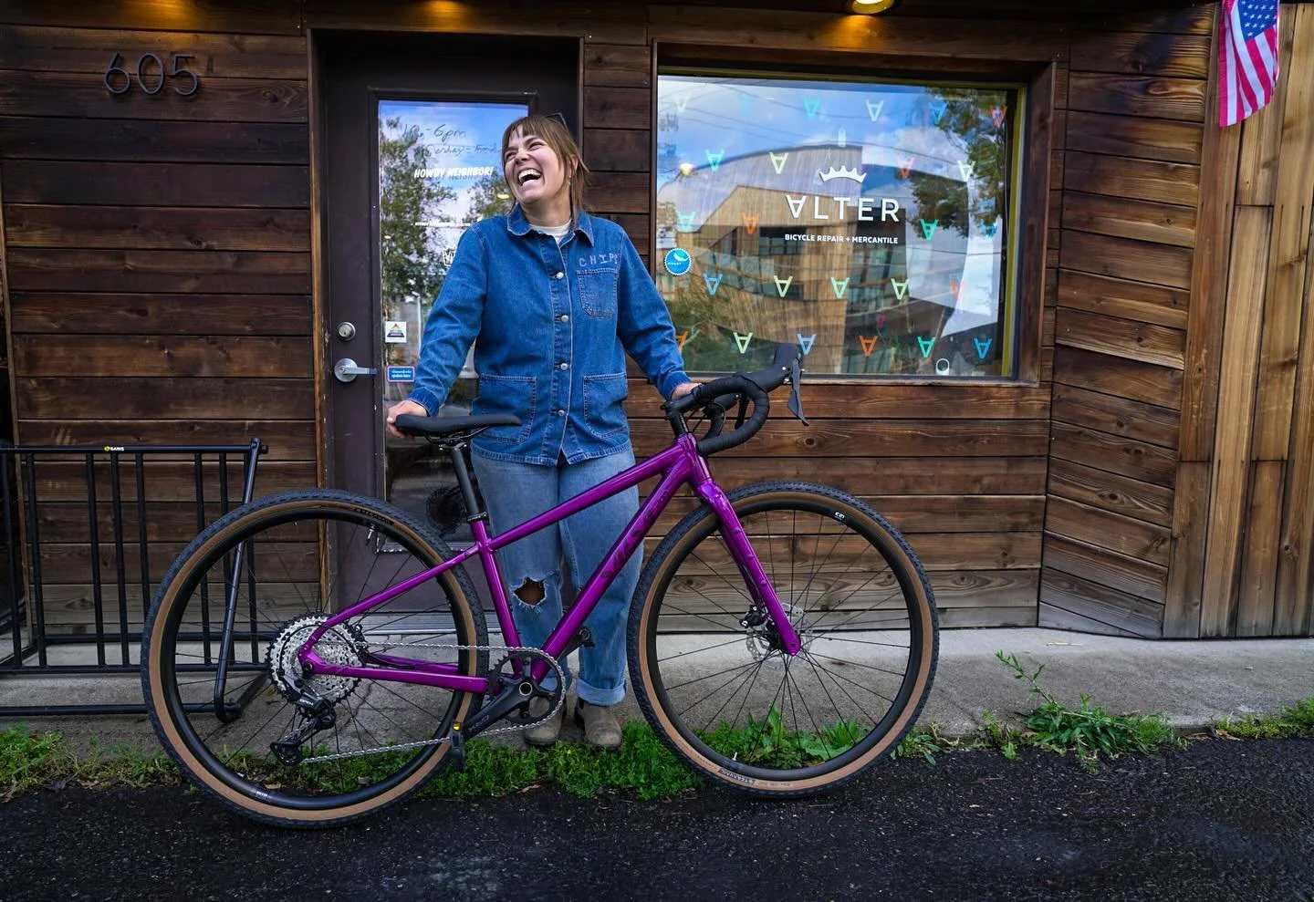 Nothing beats a new bike day!!! Happy NBD to the one and only @_adorndesigns This @salsacycles journeyer is gonna sparkle for a long time! #alter_bozeman