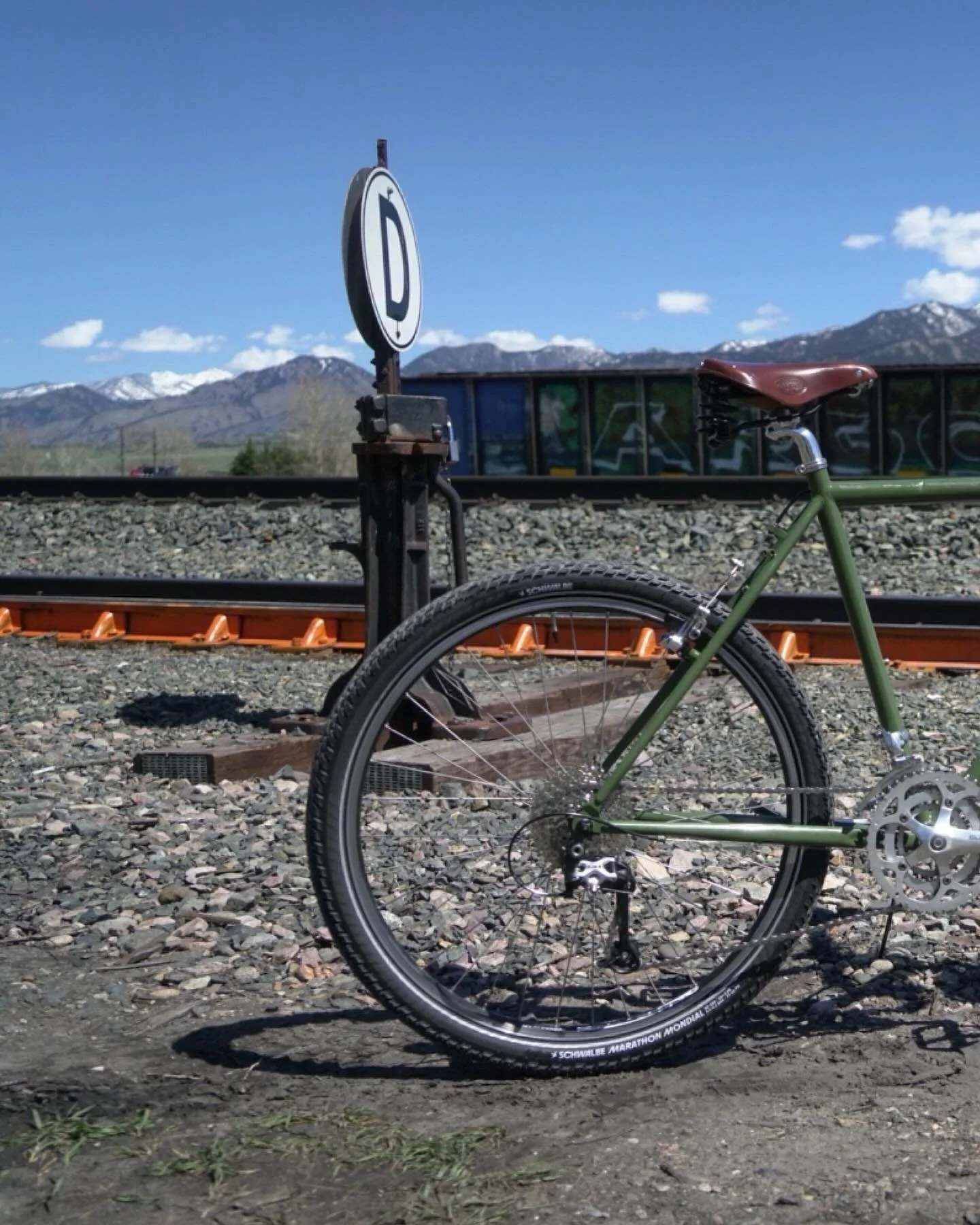 Rehab Wednesday with a recent vintage @surlybikes #longhaultrucker. Freshened up after years of touring and life, we swapped on some bits and bobs, a bit of polish, a fresh interior and viola, perfection. Thanks to 
@interlocracing 
@brooksengland
@c